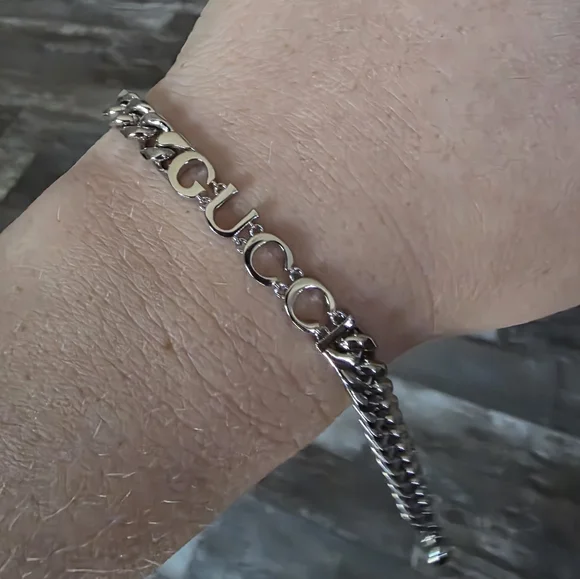 Like New Gucci Silver Icon Logo Chain Bracelet! - Picture 8 of 11